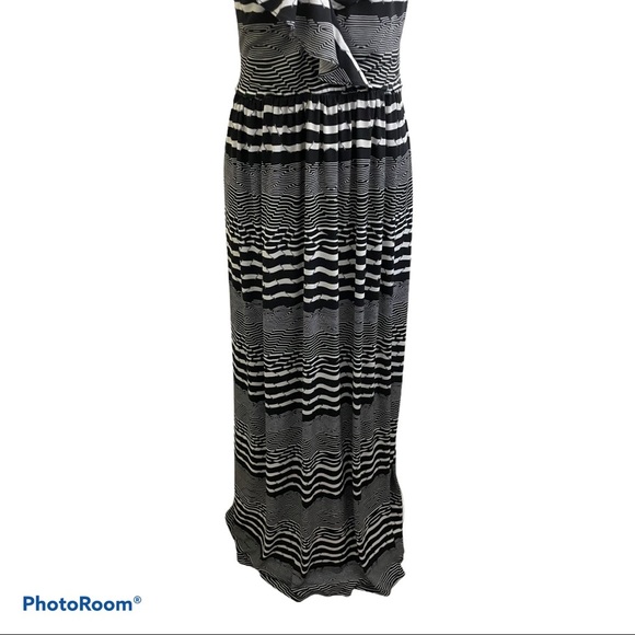 Betsy Johnson maxi ruffle black white dress. Size 4 - Picture 4 of 13